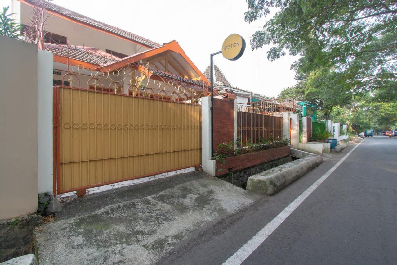 Spot On 3218 Bee Palm Family Syariah Hotel Malang Exterior foto