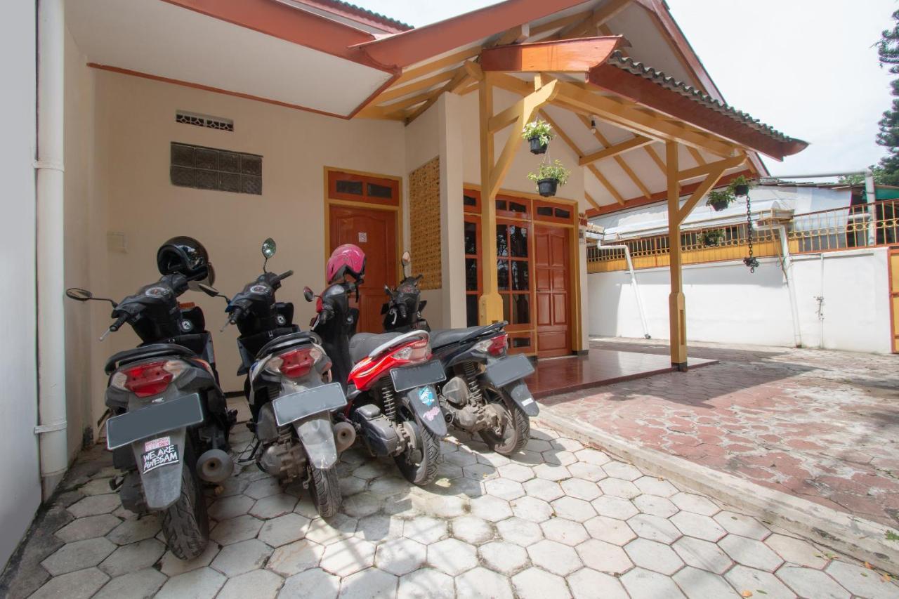 Spot On 3218 Bee Palm Family Syariah Hotel Malang Exterior foto