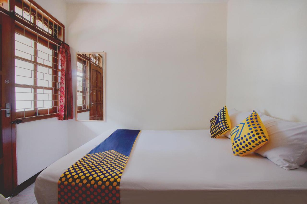 Spot On 3218 Bee Palm Family Syariah Hotel Malang Exterior foto